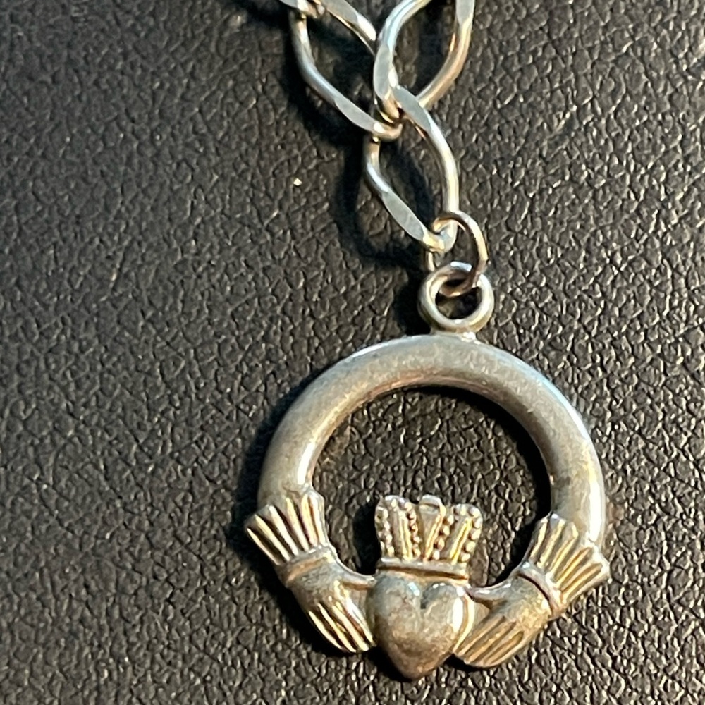 7” Vintage 925 Silver Charm Bracelet with 4 charms 2 stamped Made In Ireland. - Picture 9 of 15